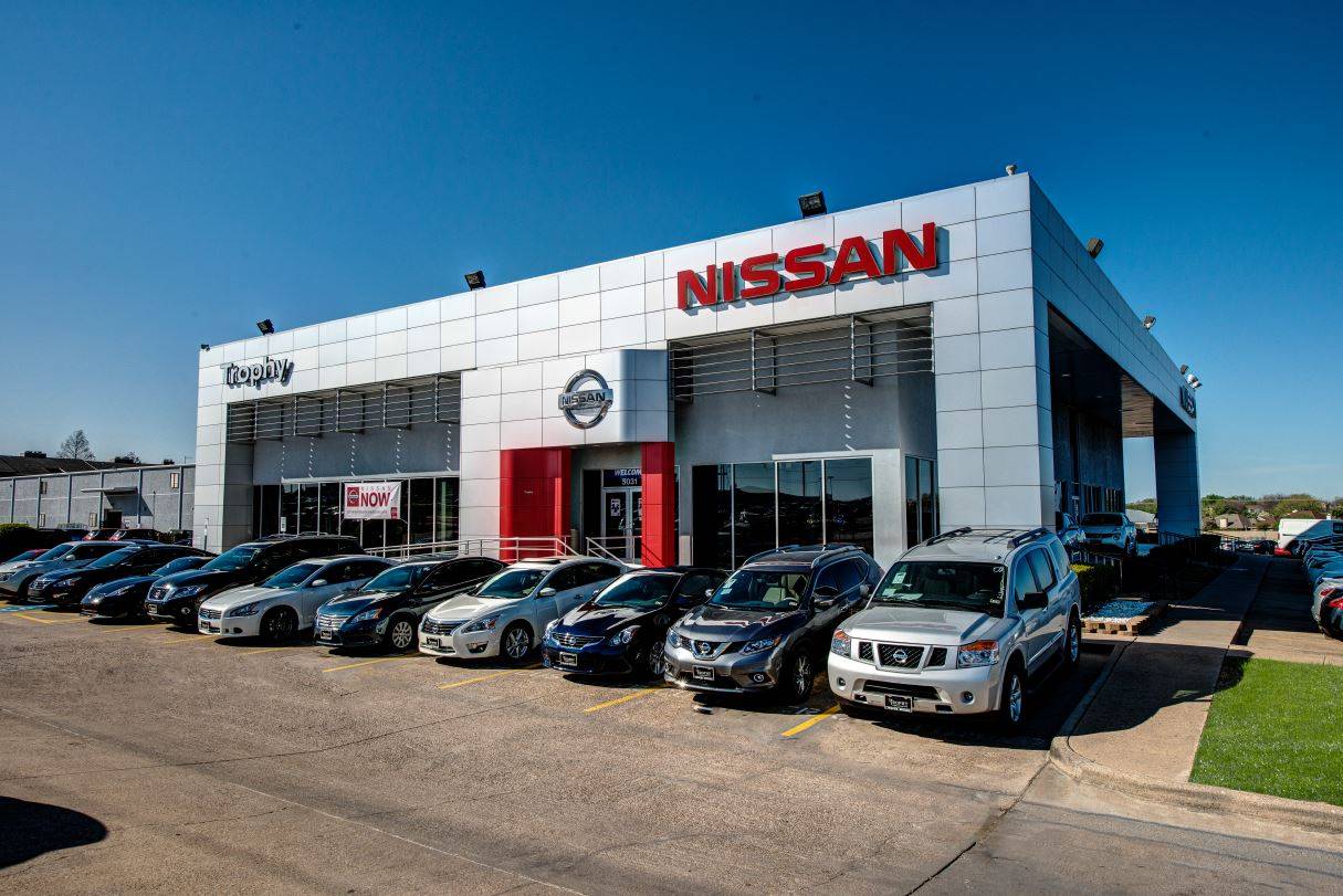 Trophy Nissan