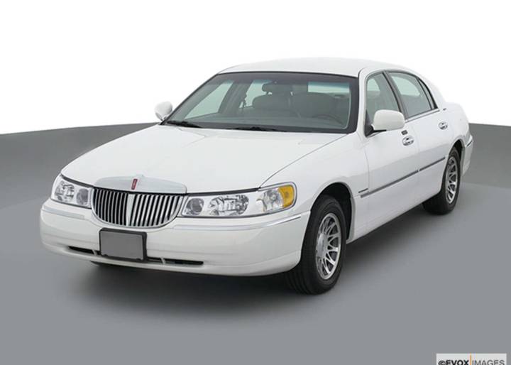 2002 Lincoln Town Car Review | Pricing, Trims & Photos - TrueCar