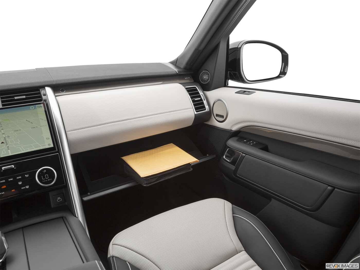 Land Rover Discovery 5 2022 Interior