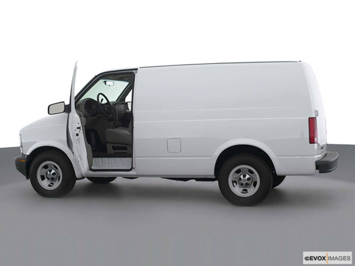 2001 Chevrolet Astro Cargo Van Review | Pricing, Trims & Photos