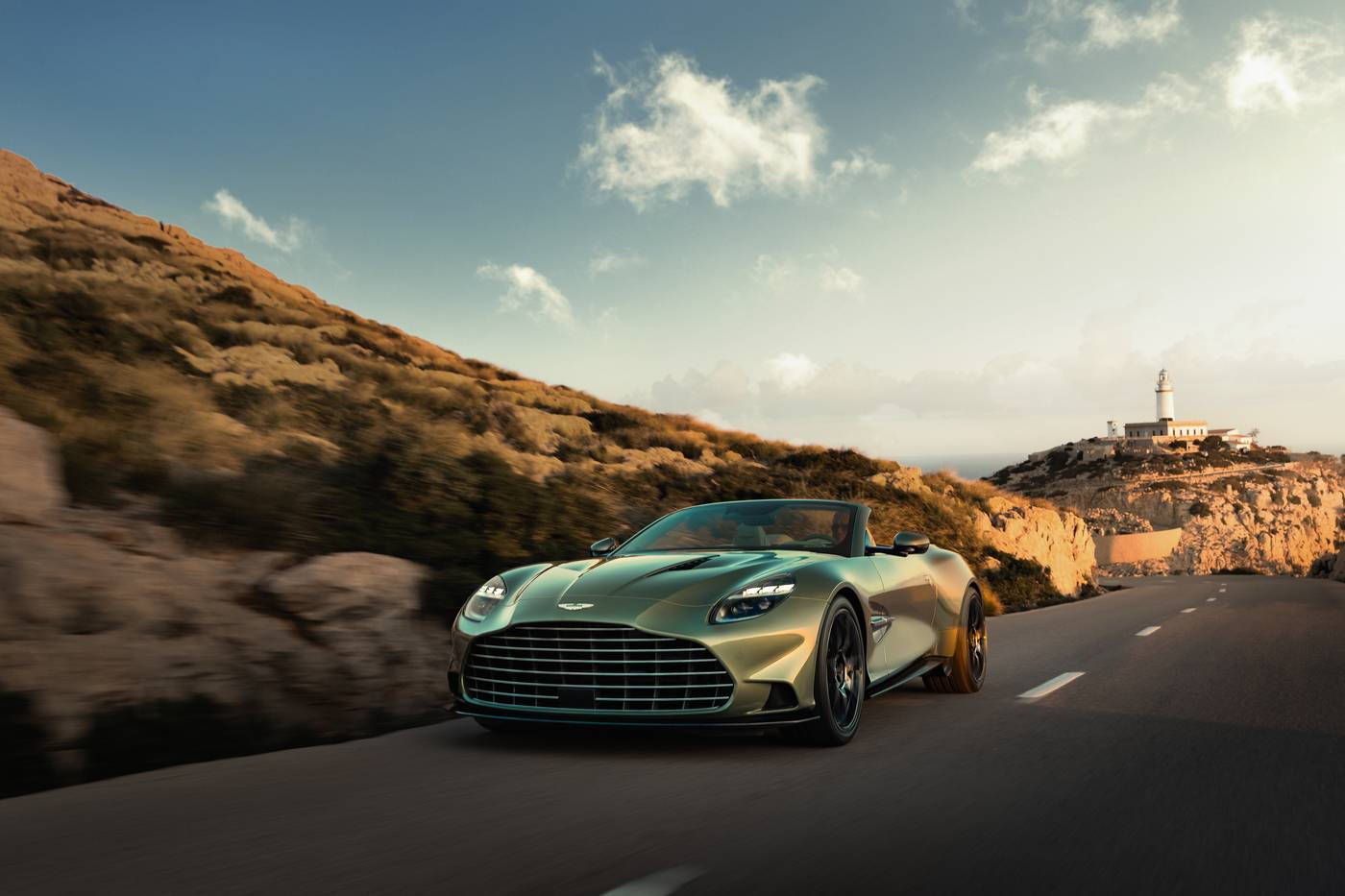 2026-Aston_Martin-Vanquish.jpg