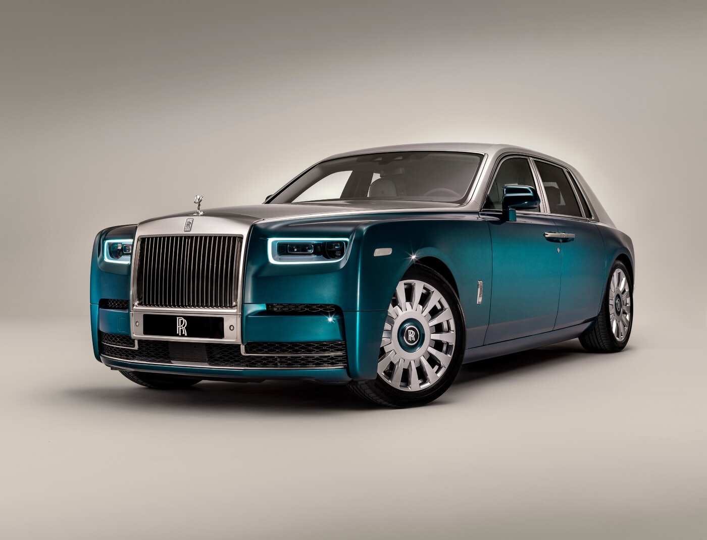 RollsRoyce Phantom 2023 ra mắt Tản nhiệt phát sáng nhiều tùy chọn mới  cho giới siêu giàu  Tuổi Trẻ Online