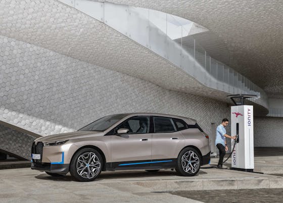 TESTED: 2022 BMW iX SUV Crushes EPA Range Estimate in the Real World