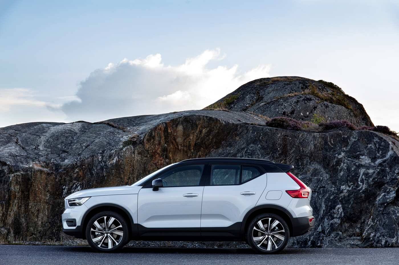 VOLVO XC40ユーロテック 2026 Volvo XC40 Recharge Review: Expert Insights, Pricing, and Trims