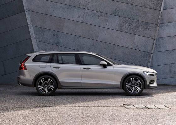 2025 Volvo V60 Cross Country Review | Pricing, Trims & Photos - TrueCar