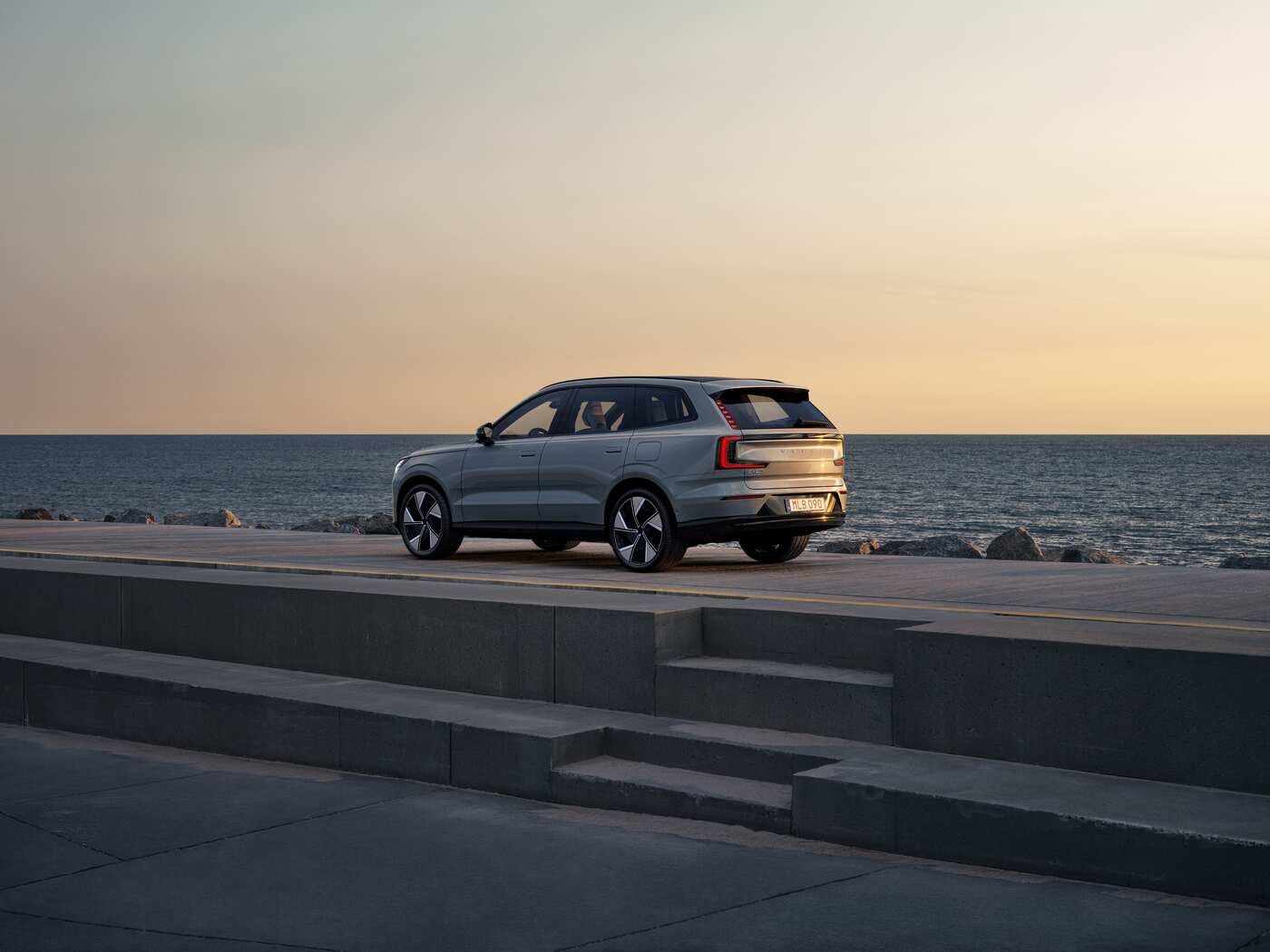 2024 Volvo XC60 Review  Pricing, Trims & Photos - TrueCar