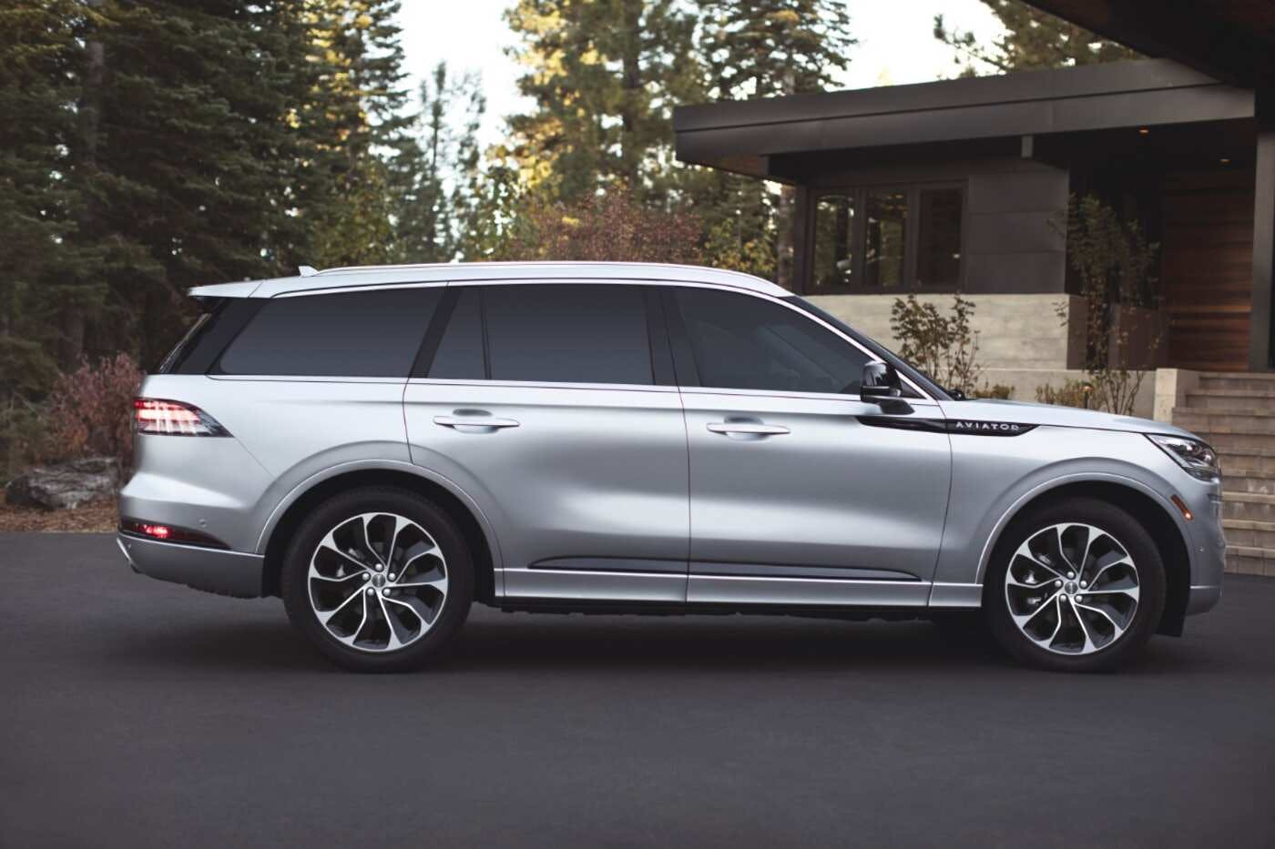 2020 Lincoln Aviator Comparisons Reviews Pictures Truecar