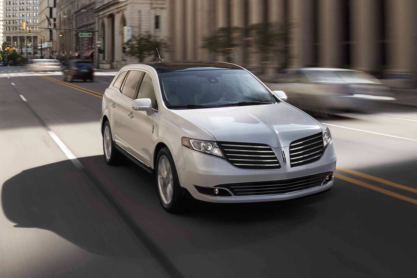 2019 Lincoln Mkt Comparisons Reviews Pictures Truecar