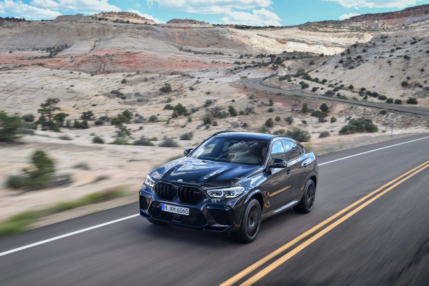 BMW X6 hides its curves in Vantablack - CNET