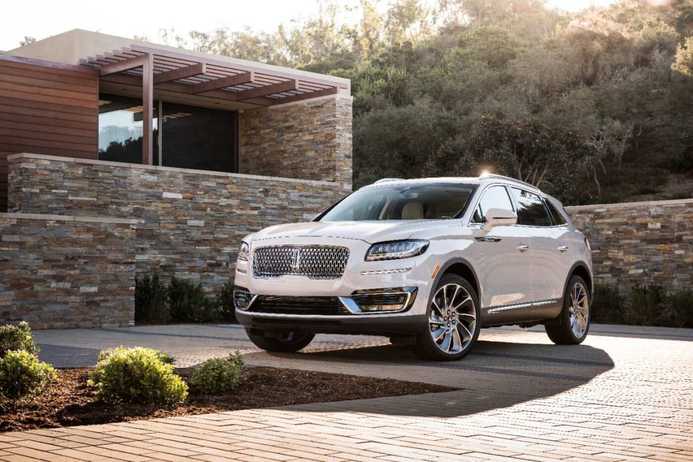 2019 Lincoln Nautilus Specs, Price, MPG & Reviews