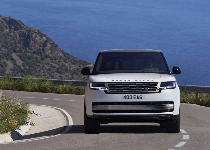 2025 Land Rover Range Rover EV Review | Pricing, Trims & Photos - TrueCar